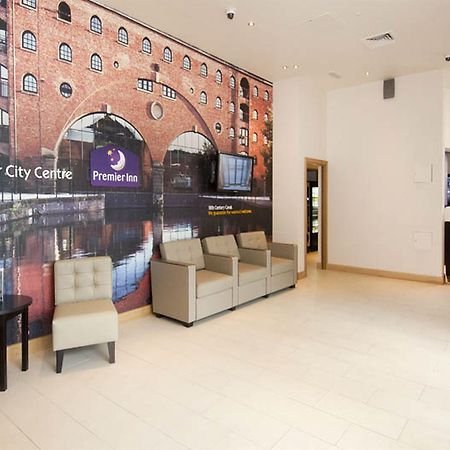 Premier Inn Manchester City Экстерьер фото
